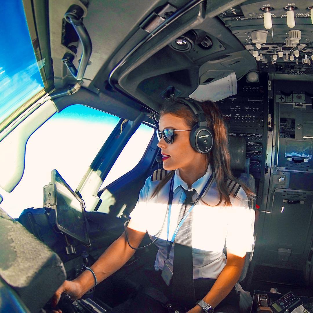 Женщины пилоты гражданской авиации