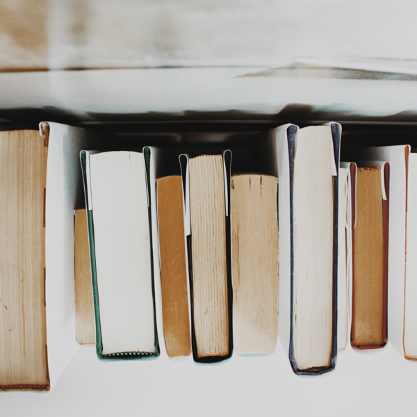 Книжная выставка в Петербурге состоится в середине мая (18+)