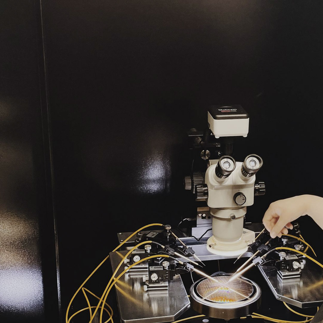 Лаборатория исследования
мемристоров методами сканирующей зондовой микроскопии
