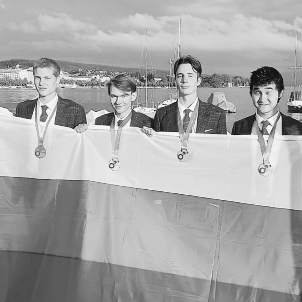 Школьники из России завоевали три золота на олимпиаде по химии в Цюрихе